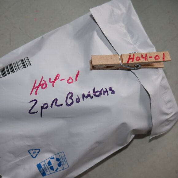 Bombas Performance Crew Socks 1 Pair Size Mens 6-9 Womens 7-11.5 Black/Gray NEW - Picture 3 of 3